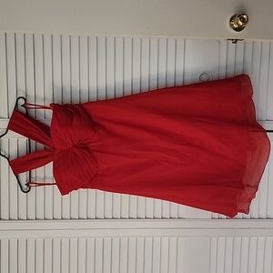 Red dress believe to be xxl. No tags or sizing on it.